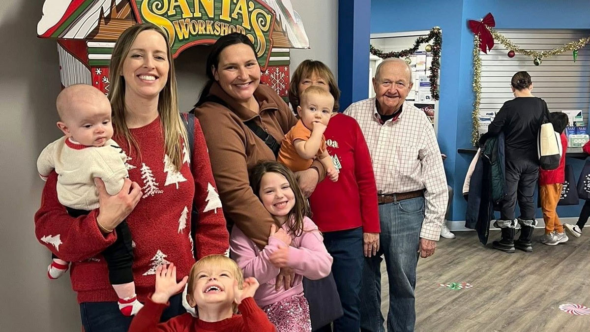 Santa's Workshop and Kris Kringle Market in Fox Lake